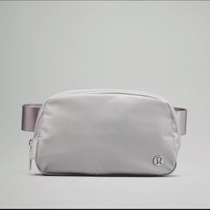 Lululemon Everywhere Belt Bag (Silver)